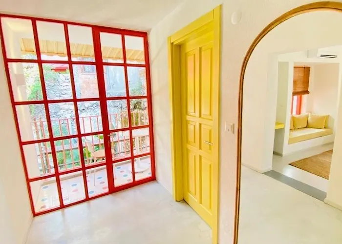 Bono Old Town מלון דירות מרמריס